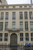 <center>Rue du Cherche Midi</center> Hôtel de Rochambeau : demeure de Jean Baptiste Donatien De Vimeur, Comte De Rochambeau Maréchal De France 1725-1807, qui reçut le commandement de l'armée envoyée par le roi Louis XVI en Amérique, en  1780, pour soutenir les insurgées américains. Il fut l'un des artisans de la victoire de Yorktown qui mit fin à la guerre d'indépendance américaine.