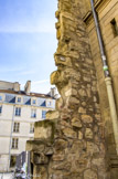 <center>Enceinte de Philippe Auguste. </center> Restes de la tour Montgomery de la poterne Saint-Paul, construite à la fin du XIIe siècle