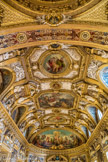 <center>LA SALLE DES CONFERENCES </center> L'Âge de la Victoire et les médaillons  la France guerrière et le médaillon de l'Europe(au fond) et la France chrétienne et le médaillon de l'Asie. Dans la voussure, la France des origines à Charlemagne.