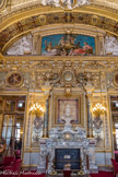 <center>LA SALLE DES CONFERENCES </center> Sur la cheminée monumentale en marbre, un buste de la République par Clésinger.