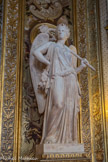 <center>LA SALLE DES CONFERENCES </center>  L'Italie (enseigne romaine dans la main gauche de la statue, portant l’inscription « Italia »), par Francisque DURET.