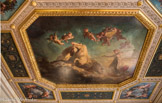 <center>CHAMBRE DE LA REINE. </center> Cette pièce fut la chambre à coucher d'apparat de Marie de Médicis. C'est probablement dans cette salle que se déroula le premier acte de la « Journée des dupes ». Le 10 ou le 11 novembre 1630, deux personnalités s'affrontent sous l'arbitrage du jeune roi Louis XIII : d'un côté, la reine mère, Marie de Médicis, régente jusqu'en 1615, veut mener une politique de bonne intelligence avec les puissances catholiques ; de l'autre, la ligne défendue par Richelieu pousse le roi à soutenir leurs adversaires protestants en faisant la guerre à son beau-père, le roi d'Espagne, et à son beau-frère, le duc de Savoie.
Marie de Médicis convoque en son Palais le roi pour lui demander le renvoi de Richelieu. Mais celui-ci réussit à pénétrer dans la pièce. Louis XIII demande au cardinal de sortir et d'attendre ses ordres.
Marie triomphe ouvertement. De son côté, le cardinal est persuadé qu'il a perdu. Entre temps, Louis XIII est parti à Versailles. Il y convoque Richelieu auquel il déclare : « Monsieur le cardinal vous avez toute ma confiance, je suis plus obligé à mon État qu'à ma mère ».
Au plafond, le Lever de l'Aurore, et, aux angles, les Quatre Saisons avec les signes du Zodiaque correspondants, par L.-G.Jadin (1847)