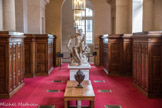 <center>LE VESTIAIRE. </center> Entre les vestiaires des Sénateurs, Persée assiss, marbre  antique restauré et complété par Lambert-Sigisbert Adam (1700-1759).