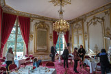 <center>SALON NAPOLEON. </center> Décor  de  Boffrand  repris  sous  le  Second  Empire. Lustre fin XVIIIe siècle.