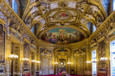 <center>LA SALLE DES CONFERENCES </center> La salle des Conférences se termine, à chacune de ses extrémités, par des hémicycles voûtés en demi cul-de-four et percés de trois grands portes couronnées de frontons coupés. La porte principale est en outre flanquée de colonnes de marbre à chapiteau composite.  Deux peintures illustrant  l'histoire de France, réalisées par Henri Lehmann (1814-1882), élève de Ingres, décorent les demi cul-de-four. Au plafond, médaillon de La France guerrière d'Adolphe Brune.