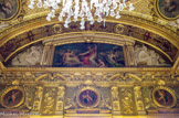 <center>LA SALLE DES CONFERENCES </center>Au sommet des évidements en voûte, de part et d'autre de la coupole, les grandes découvertes faites depuis le premier Empire, idéalisées par les frères Balze, Jean-Paul  Etienne  et Raymond-Joseph-Antoine : le chemin de fer qui détruit la différence de temps et des distances, l'électricité qui détourne la foudre,  la vapeur qui décuple la force de l'homme