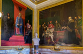<center>SALON DES MESSAGERS D'ÉTAT </center> Saint Louis dictant ses établissements et le chancelier de l'Hôpital remettant les sceaux au roi Charles IX. Buste d'Albert Ier, Roi des Belges.
