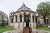 <center>Musée des Arts et Métiers.</center> 
L'église est en grande partie restaurée, voire reconstruite, sous l'architecte Léon Vaudoyer, à partir de 1845. Vaudoyer crée aussi des bâtiments supplémentaires, qu'il convient de ne pas confondre avec ceux de l'ancien prieuré. Le chevet de Saint-Martin-des-Champs constitue un prototype du déambulatoire à chapelles rayonnantes.