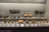 <center>Musée des Arts et Métiers.</center> À la base du kilogramme.
La pile de Charlemagne sert de base en 1767 pour calculer les étalons français et ceux des principales villes d’Europe.
C’est à partir de sa masse que sera déterminée en 1792 l’unité de poids, le grave, devenu en 1795 le kilogramme provisoire, puis le kilogramme définitif en 1799.