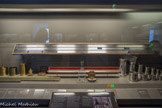 <center>Musée des Arts et Métiers.</center> L’aventure du mètre.
Du bouillonnement d’idées du siècle des Lumières jailliront plusieurs innovations dont nous mesurons encore aujourd’hui la portée.
Le kilogramme, le mètre et le cadil, nom originel du litre, sont les bases tangibles d’une nouvelle conception des mesures, destinée à faciliter les échanges commerciaux autant que scientifiques.
Les nouveaux étalons révolutionnaires.
La loi du 18 Germinal an III (7 avril 1795) stipule dans son article 5 : « On appellera mètre, la mesure de longueur égale à la dix millionième partie de l’arc du méridien terrestre compris entre le pôle boréal et l’équateur; [et] litre, la mesure de capacité, tant pour les liquides que pour les matières sèches, dont la contenance sera celle du cube de la dixième partie du mètre; [...] gramme, le poids absolu d’un volume d’eau pure, égal au cube de la centième partie du mètre et à la température de la glace fondante. »
De l'idée à la réalisation. Le principe d’uniformisation des mesures, adopté par l’Assemblée nationale le 8 mai 1790, marque le début d’une formidable opération mettant en jeu les plus grands savants et chercheurs de l’époque, pour aboutir à un système métrique qui demandera encore près d’un demi-siècle pour s’imposer sur le territoire français.