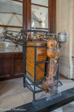 <center>Musée des Arts et Métiers.</center> Groupe motopropulseur de l'Avion 3 de Clément Ader; 1894-1897.
Un moteur à vapeur puissant et léger.
L'Avion 3 reflète déjà les préoccupations des futurs constructeurs aéronautiques : légèreté et souplesse d'un côté, résistance et puissance de l'autre.
Les moteurs ne sont guère éloignés de nos mécaniques actuelles : pas un gramme de métal superflu ne subsiste, et la forme de chaque nervure concourt à la résistance de l'ensemble.
