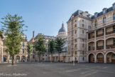 <center>Lycée Louis-Legrand.</center>La cour Victor-Hugo. Au fond, la coupole du Panthéon.