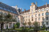 <center>Lycée Louis-Legrand.</center>Le bas des bâtiments date du XVIIIe.