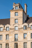 <center>Lycée Louis-Legrand.</center>En haut, le plus ancien cadran solaire.