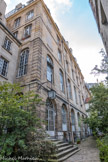 <center>Collège des Trente-Trois. </center> Il fit ensuite connaître cette institution à Anne d'Autriche Reine de France, qui étant devenue Régente du Royaume, ordonna que tous les jours on donnât trente-trois livres de pain à ces pauvres ecoliers, et cette charité leur fut continuée sur le même pied pendant plusieurs années, après lesquelles cette aumône fut commuée en une pension de neuf cens livres sur le Trésor Royal. Le Clergé de France leur a fait longtemps, à chaque Assemblée, un don de mille cinq cens livres.
