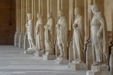 <center> Basilique Saint Denis. </center> La galerie des rois de France.