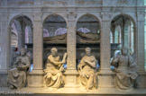 <center>Louis XII et Anne de Bretagne
</center>Sur le pourtour douze apôtres et les vertus cardinales (prudence, justice, force, tempérance).