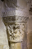 <center> La crypte. </center>La crypte de Suger.
Chapiteau montrant un démon battu par des moines