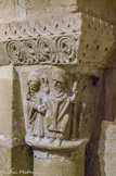 <center> La crypte. </center>La crypte de Suger.
Chapiteau avec deux prélats