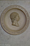 <center> La crypte. </center>Louis de France. 1781-1789. Dauphin de France. Fils de Louis XVI. Médaillon. Fragments d’un monument composé en l’honneur des deux fils de Louis XVI. Par J.-B. Beaumont, 1827, marbre.