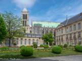 <center>Maison d'éducation de la Légion d'honneur. </center> On ne peut pas ne pas faire de rapprochement entre les maisons d'éducation de la Légion d'honneur et la Maison royale de Saint-Louis, créée par Madame de Maintenon à Saint-Cyr, dans les bâtiments construits par Mansart que Napoléon affecta en 1808 à l'école des officiers de l'armée française.