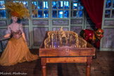 <center>Musée des Arts Forains. </center> Magic Mirror. Jeux : en lançant une toupie, il fallait faire tinter une clochette accrochée au dernier portique.