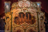 <center>Musée des Arts Forains. </center>  Orgue mécanique de danse Hooghuys à Grammont. Les ancêtres des orgues de foire sont les orgues de barbarie qu’utilisaient les chanteurs de rue au XIXème siècle. Un des plus grands fabricants fut Limonaire qui, dès 1840, exporta ses orgues dans toute l’Europe. Sa marque devint si connue auprès du public qu’elle est devenue un nom commun désignant cet instrument de musique mécanique.