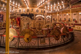 <center>Musée des Arts Forains. </center>  Le manège de vélocipèdes du Musée des arts forains est un manège doté de sièges décorés où montent les enfants, mais aussi d'une trentaine de vélocipèdes disposés sur un rail circulaire et actionnés par des visiteurs adultes : ce sont eux qui font tourner le manège, les signaux du départ et de l'arrêt étant donnés par des animateurs. Le modèle présent au musée a été fabriqué en 1897 à Gand, en Belgique, par Caillebaut et Decanck, à partir d'un brevet d'invention déposé par la firme anglaise Savage et exploité en France par la maison Limonaire. Il s'agit d'un des premiers manèges à avoir procuré des sensations fortes de vitesse à ses passagers, puisqu'il pouvait atteindre 60 km/h à une époque où l'automobile était encore balbutiante et où les vélos eux-mêmes restaient encore des objets rares, réservés aux plus fortunés ; on se déplaçait à pied ou à cheval (un cheval au galop atteignant en moyenne 30 km/h). Le manège à vélocipèdes offrait à un grand nombre de personnes aux moyens plus modestes la possibilité d'essayer les vélocipèdes. Le manège a été restauré au musée afin d'être remis en service. Il s'agit d'une des attractions les plus populaires du musée : il transporte en moyenne un peu moins de 300 000 personnes par an.