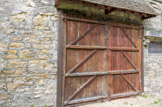<center>Cimetière de Picpus.</center> Une brèche est percée dans un mur d'enceinte, à partir du 13 juin 1794. Cette brèche devait servir à faire entrer les chariots de corps des victimes.