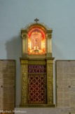 <center>Chapelle de l'Adoration.</center> Statuette très vénérée de Notre-Dame de la paix en bois brun, provenant des capucins de la rue Saint-Nonoré.