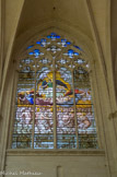 <center>Château de Vincennes. La Sainte Chapelle. </center>Les vitraux du chœur, classés monument historique, sont réalisés et posés en 1555-1556 par le célèbre maître-verrier Nicolas Beaurain, commandés par Philibert de l'Orme. Dans le chœur, le décor illustre l'Apocalypse selon Saint Jean. Ici, la vision des trois anges.