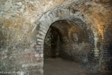 <center>Les cryptoportiques. </center> Magasins du Ier siècle.