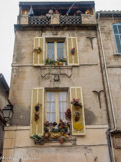 <center>Dans les rues d'Arles.</center> Rue du palais.
