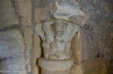 <center>Ermitage Saint-Pierre </center>Chapiteaux de la face nord, en partant cu choeur.