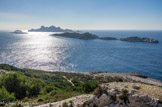 <center>Les îles</center>De gauche à droite : les deux Conglué, l'île Plane, Riou avec, à sa droite, la petite île  Moyade, Jarre et Jarron