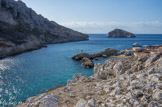 <center>Le sentier du cap Croisette.</center>Le cap Croisette tire son nom des éphémères petites croix (crouseto en provençal) qui se sont succédées sur cette pointe rocheuse afin d’honorer les victimes des naufrages, fréquents au temps de la navigation à voile. Les croisettes d’hier ont été remplacées par la croix en béton du passage des Croisettes, érigée en souvenir du naufrage du paquebot le Liban en 1903, qui fit une centaine de morts.
