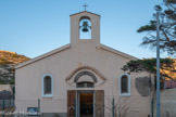 <center>Chapelle Saint-Lucien.</center>Cette chapelle en remplace une autre, qui exista en un lieu différent, sur la plage du port et qui fut démolie vers 1920. Dans les années qui suivirent, un habitant des Goudes, Lucien Estrine, s’émut du manque de lieu de culte. Avant sa mort en 1931 il demanda par testament à ses quatre filles de faire construire une nouvelle chapelle, sur un terrain occupé par un hangar de l'usine de soufre Chambon.. Le  13 septembre 1932 l’évêque inaugura la chapelle actuelle, qui prit le nom du saint patron de son initiateur…St Lucien des Goudes.