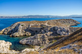 <center>Port de l'Eoube.</center>Port de l'Eoube et cap de Croix.  Les morts étaient inhumés au cimetière situé près de la calanque de l'Eoube après un service funèbre dans la chapelle de l'hôpital.