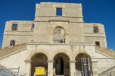 <center>Hôpital Caroline.</center>La capitainerie, plus élevée que les autres bâtiments, devait faire office de mirador pour surveiller les déplacements aussi bien des malades que du personnel.