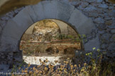 <center>Hôpital Caroline.</center>Deuxième bâtiment des malades. Dans les soubassements, de petits aqueducs distribuaient l'eau.