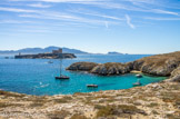 <center>Calanque de Ratonneau.</center>La pointe d'Escourbidan, le château d'If, le massif de Marseilleveyre, l'île Maïre et son Tiboulen.