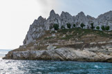 <center>Île Maïre.</center>Passage des Croisettes. Les restes d'une construction datant de l'époque où les ressources minérales de l'île étaient exploitées.