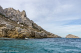 <center>Île Maïre.</center>A droite, le Tiboulen de Maïre.