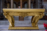 <center>La Basilique Cathédrale Sainte-Marie-Majeure</center>Le nouvel autel, 2002. Il est en bois sculpté et doré et provient de l'égmlise Saint-Laurent.