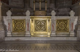 <center>La Basilique Cathédrale Sainte-Marie-Majeure</center>Barrière des fonts baptismaux.