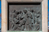 <center>La Basilique Cathédrale Sainte-Marie-Majeure</center>A droite « Monseigneur de Belsunce donnant la communion aux malades de la peste».