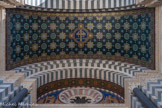 <center>La Basilique Cathédrale Sainte-Marie-Majeure</center>La voûte du porche principal est revêtue de mosaïque bleue et or inspirée du mausolée de Galla Placidia à Ravenne. Au centre une croix avec deux colombes et les deux lettres grecques Alpha et Oméga et l'inscription Salus Mundi : le commencement et la fin. Le semis est constitué de M et d’étoiles à la gloire de Marie.