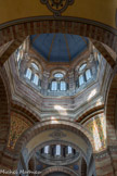 <center>La Basilique Cathédrale Sainte-Marie-Majeure</center>Le dôme central. En son centre, à la croisée, les quatre arcs monumentaux supportent la coupole centrale montée sur trompes passant ainsi du plan carré à l’octogone. Au fond, un des dômes du transept.