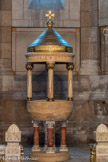 <center>La Basilique Cathédrale Sainte-Marie-Majeure</center>Les fonts baptismaux.