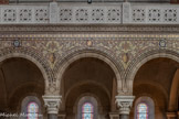 <center>La Basilique Cathédrale Sainte-Marie-Majeure</center>L'arcature centrale porte le chrisme, symbole chrétien formé des deux lettres grecques Χ (chi) et Ρ (rhô), qui sont les deux premières lettres du mot Χριστός (Christ), avec l'alpha et l'oméga. Les arcatures latérales sont ornées du M de Marie.